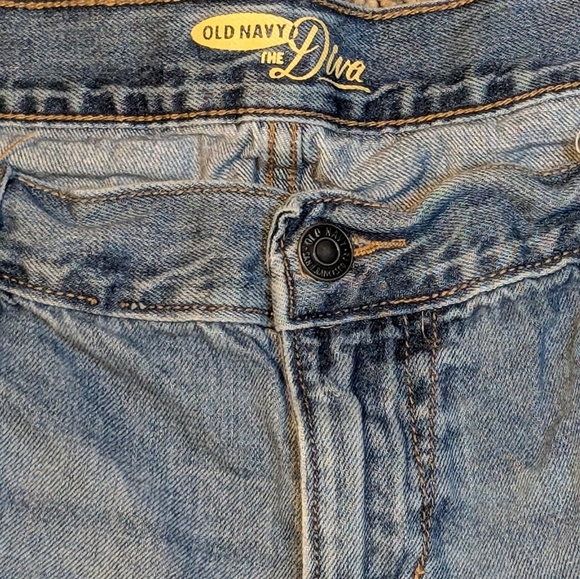 Old Navy “The Diva” Distressed Denim Shorts - Picture 3 of 11